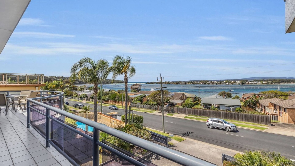 Merimbula Apartment | Quays 6 - Amazing Central Location With Views!