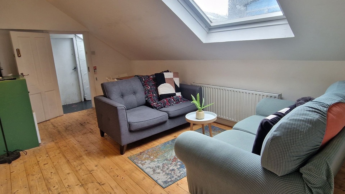 Cork City Centre Apartment | Quayside 2BD Above Live Music Venue & Bar