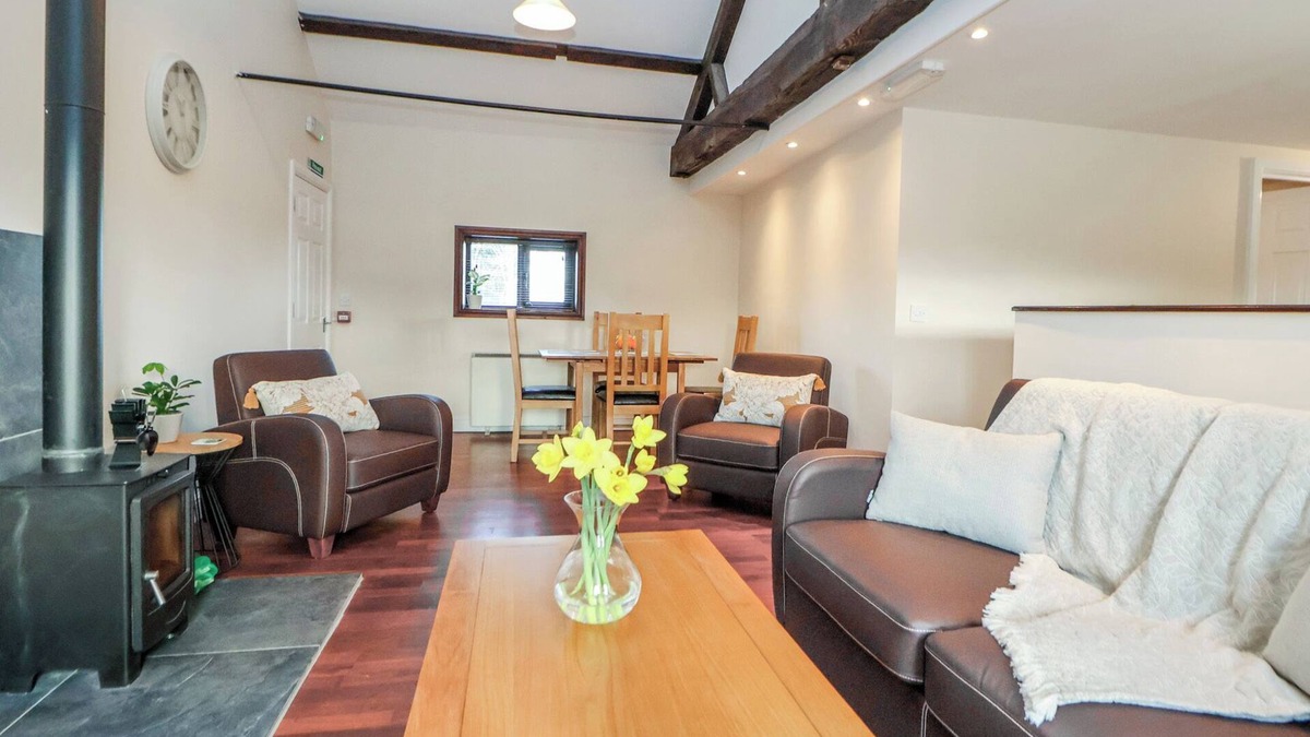 Nantwich Cottage | QUAYSIDE APARTMENT, pet friendly in Nantwich