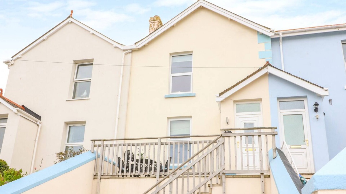 Brixham Cottage | QUAYSIDE VIEW, family friendly, country holiday cottage in Brixham
