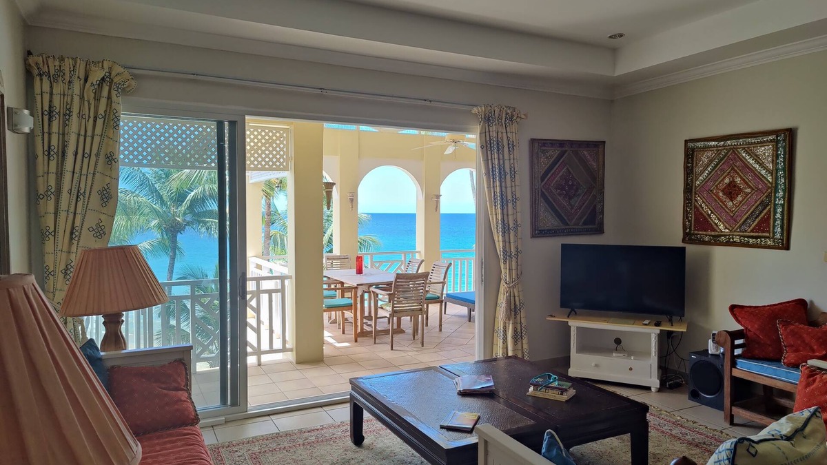 Black Rock Apartment | Queen Angel Suite. Stunning Apartment on Grafton Beach with Direct Beach Access