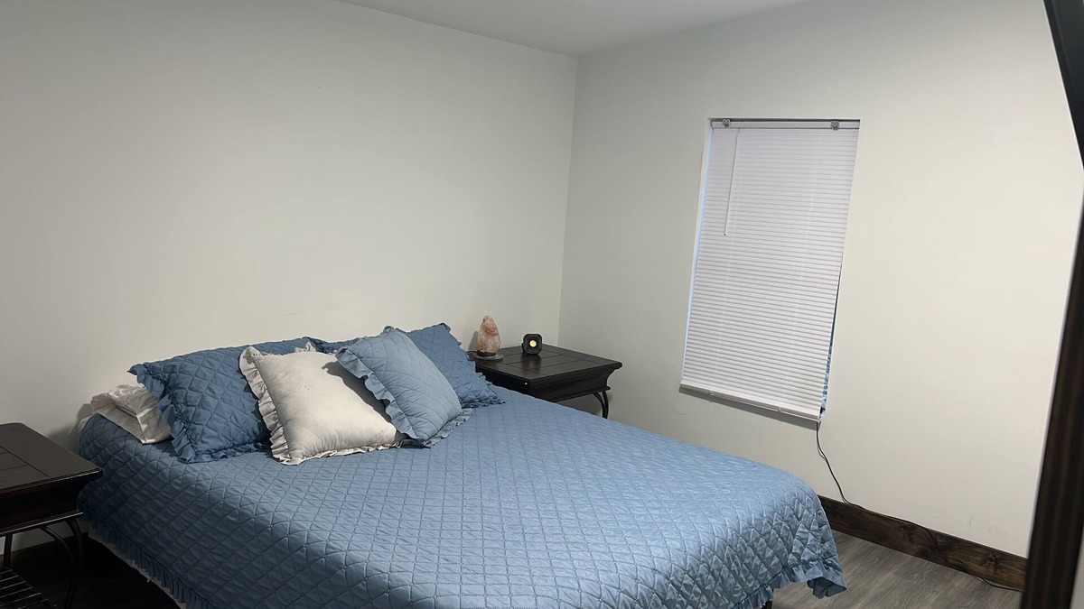 Fountain Other | Queen bedroom in small farmhouse with outside kitchen one hour near many beaches