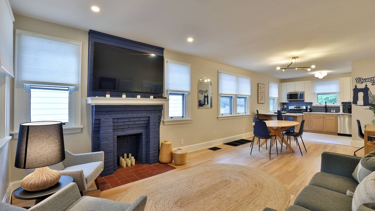 Hyde Park House | Queen City Blue- Historic Charmer Luxurious Living