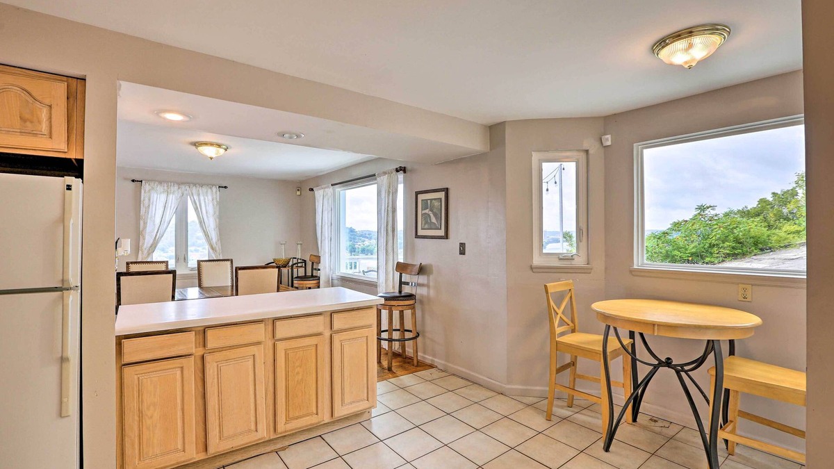 East Walnut HIlls Cottage | Queen City Home w/Ohio River View - 3 Mi to Dtwn!
