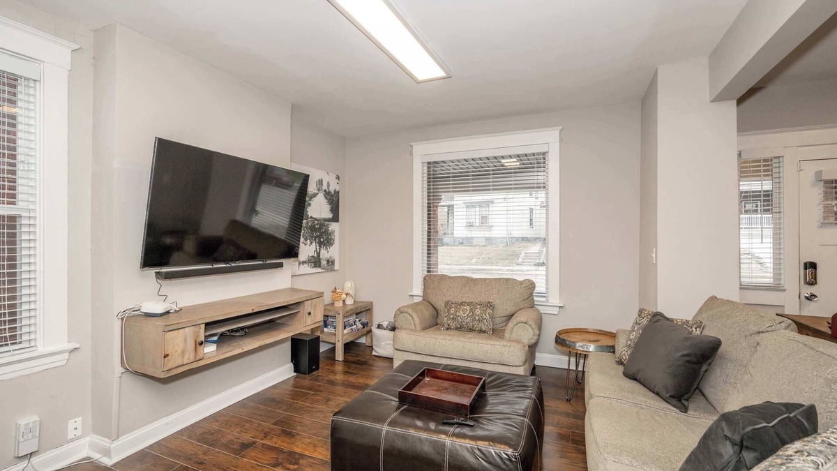 Walnut Hills House | Queen City Homestead – For 6!