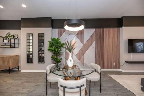 Mount Auburn Apartment | Queen City Views 3 Chic 2 BDR