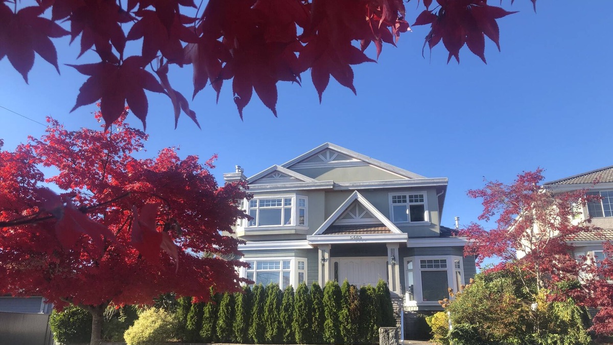 Riley Park-Little Mountain House | Queen Elizabeth Home - in the heart of Vancouver