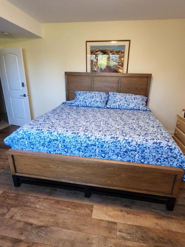 Ottawa Division Apartment | Queen guest apartment