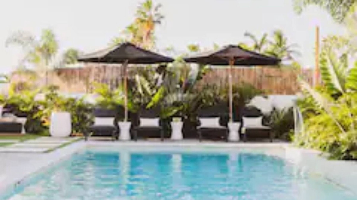 Seven Mile Beach Cottage | Queen Luxury Cottage, 1bd/1ba steps to Pool+7 Mile Beach