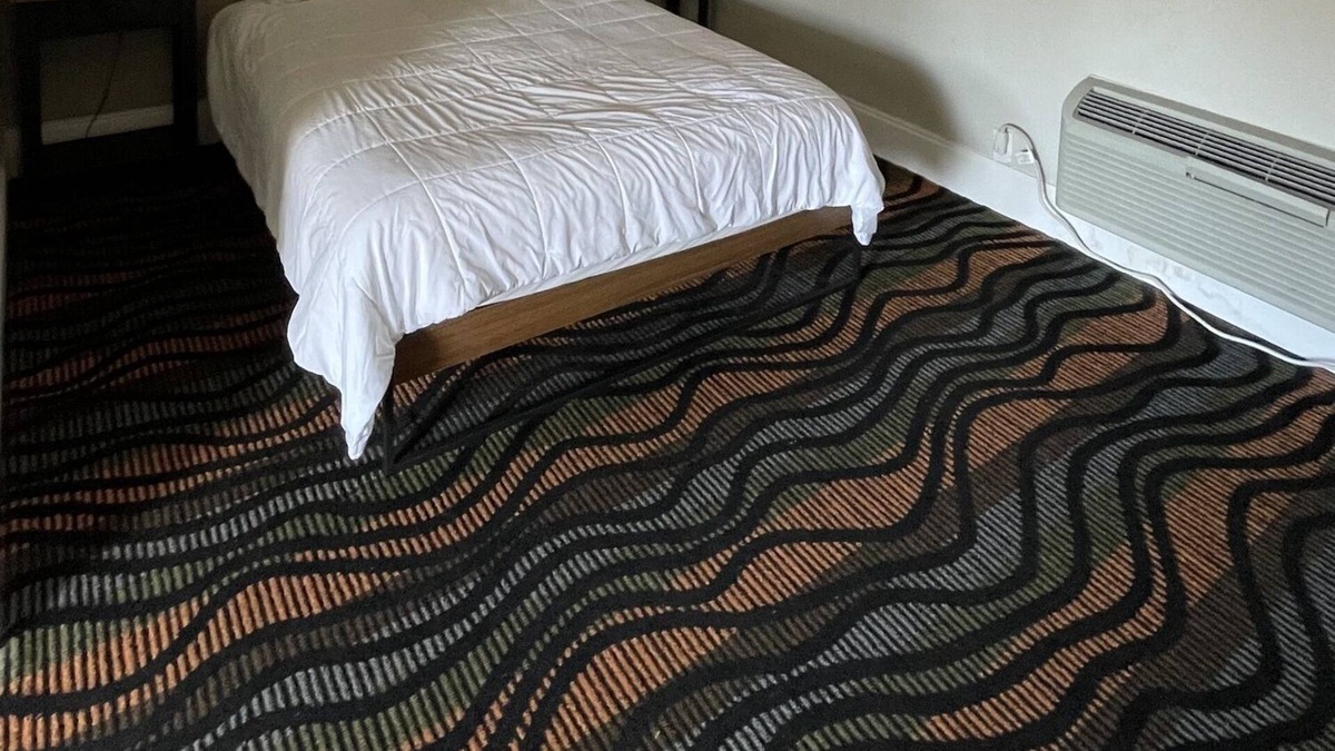Gatlinburg Hotel | Queen Room - 1 Queen Bed