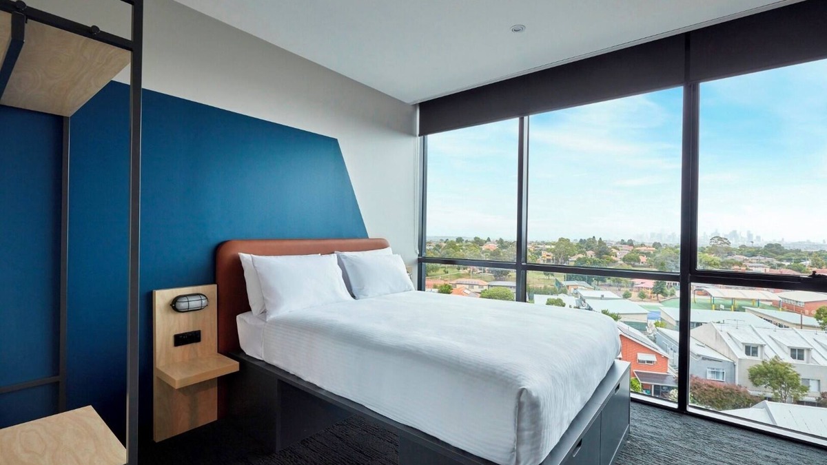Preston Hotel | Queen Room in a Co living space - Gym and Swimming Pool