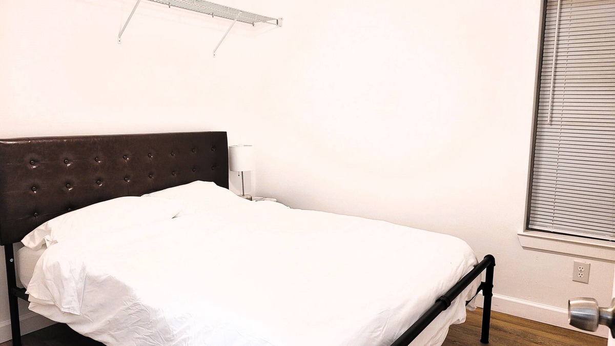 Tallahassee House | Queen room: in a duplex nr FSU, shared bath-2