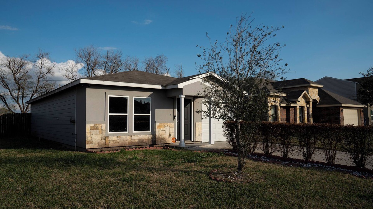 Mercedes House | Queen's Hidden Gem w/Game Room - 5 beds/sleeps 9nn