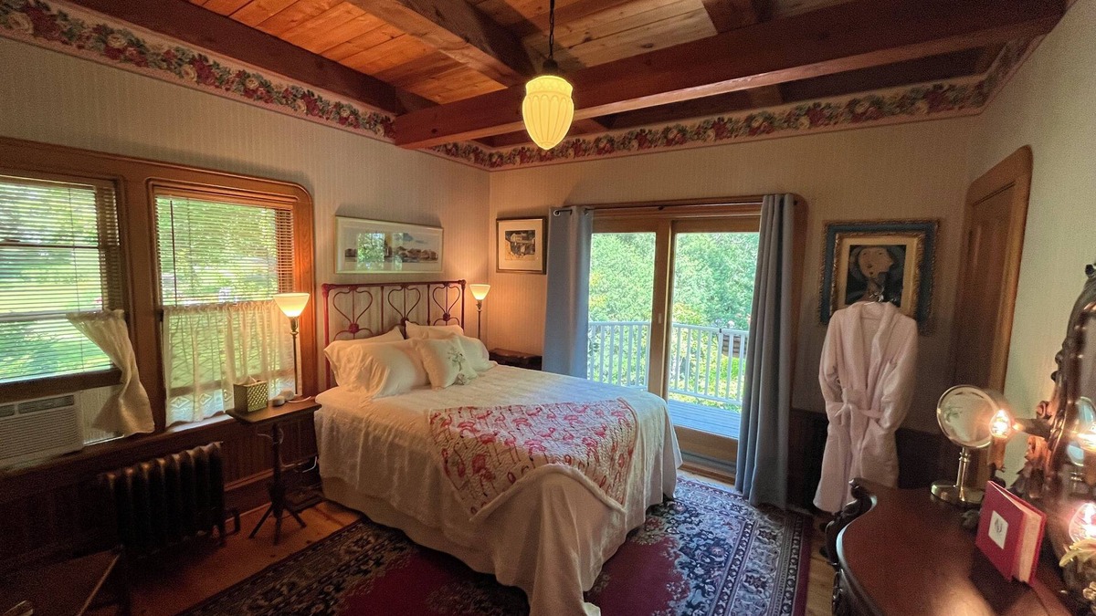 Bayfield Bed & Breakfast | Queen's View B&B- Bill's Suite, Lake Views, balcony, Sauna, Pool, Bayfield, WI