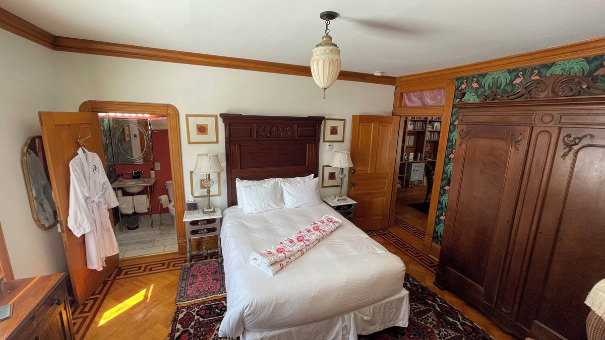 Bayfield Bed & Breakfast | Queen's View B&B- Maggie's Suite, Lake views, Sauna, Pool, Gardens, Bayfield, WI