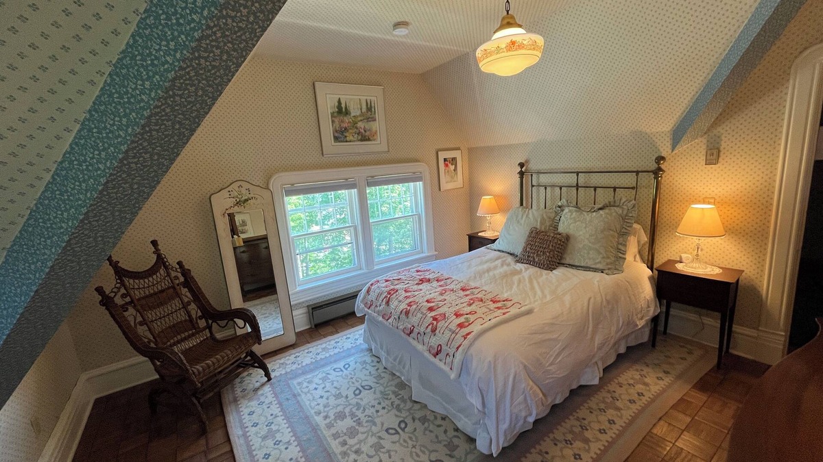 Bayfield Bed & Breakfast | Queen's View B&B- Mona's Suite, Lake Views, Sauna, Pool, Garden, Bayfield, WI