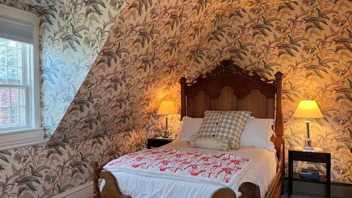 Bayfield Bed & Breakfast | Queen's View B&B- Mona's South, Lake Views, Sauna, Pool, Garden, Bayfield, WI