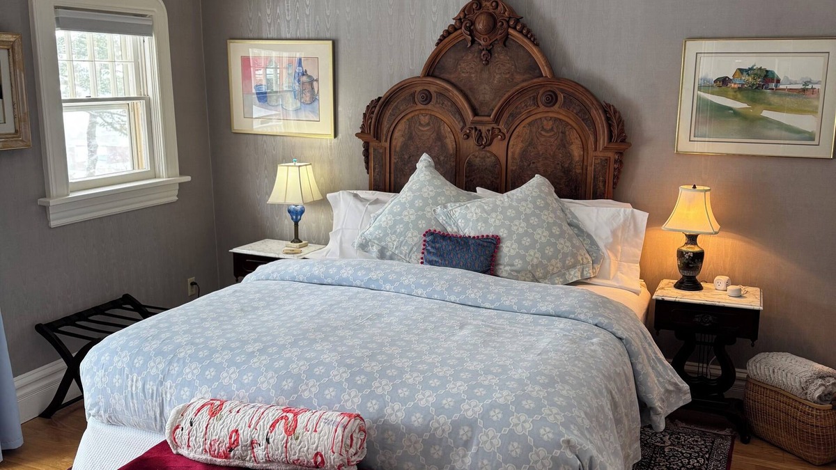Bayfield Bed & Breakfast | Queen's View B&B- Queen's Room, Sauna, Pool, Garden, Lake Views, Bayfield, WI