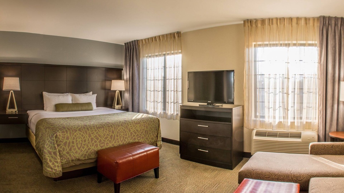 Schererville Apartment | Queen Studio. Free Breakfast. Indoor Pool. Gym & Business Center.
