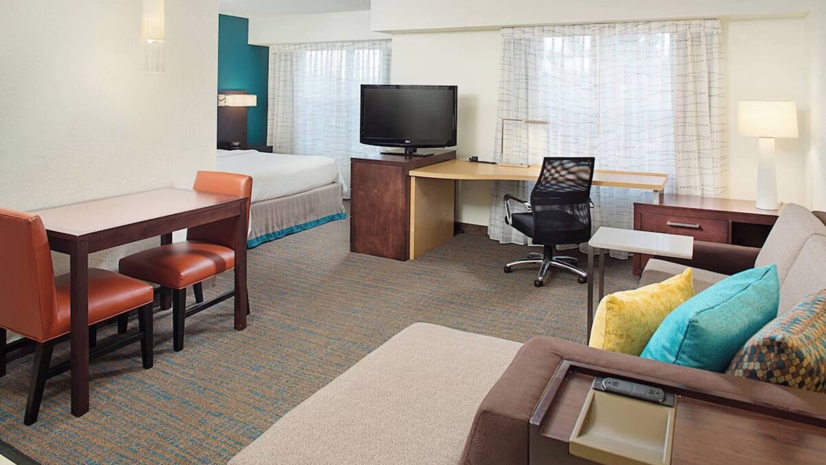 Rosemont Hotel | Queen Studio, Hyatt House Chicago, Complimentary Breakfast, Shopping Proximity