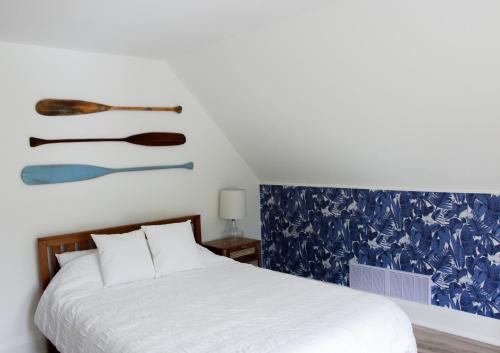 Rossmore House | Queen Suite with Private Ensuite at Fancie's PEC - Suite 1