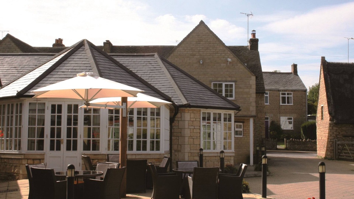Nassington Hotel | Queens Head Inn