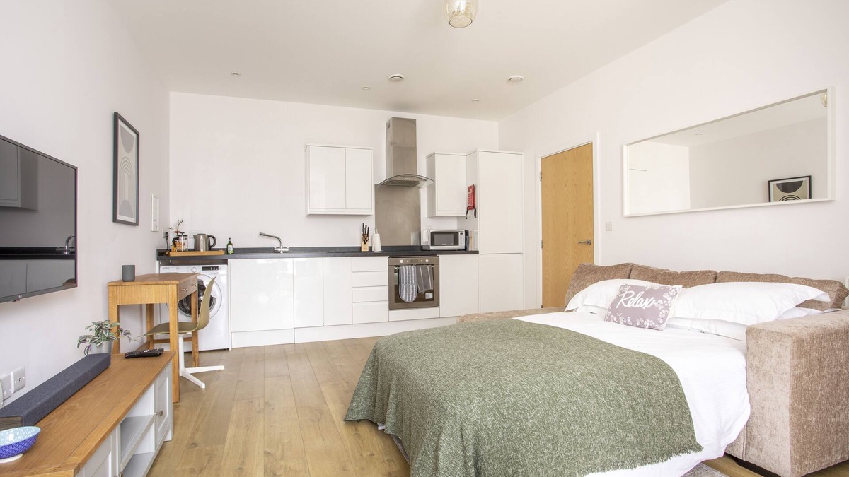 Redhill Apartment | Queens Lodge, Redhill