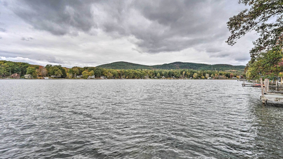 Queensbury Cabin | Queensbury Lake House w/Private Dock Access!