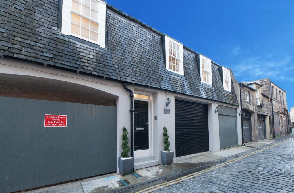 West End Apartment | Queensferry Street Lane - Fantastic 2 BR City Centre Mews House with free secure parking!