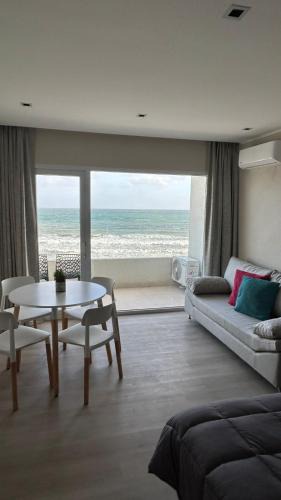 Quequen Apartment | Quequen frente al mar con pileta climatizada