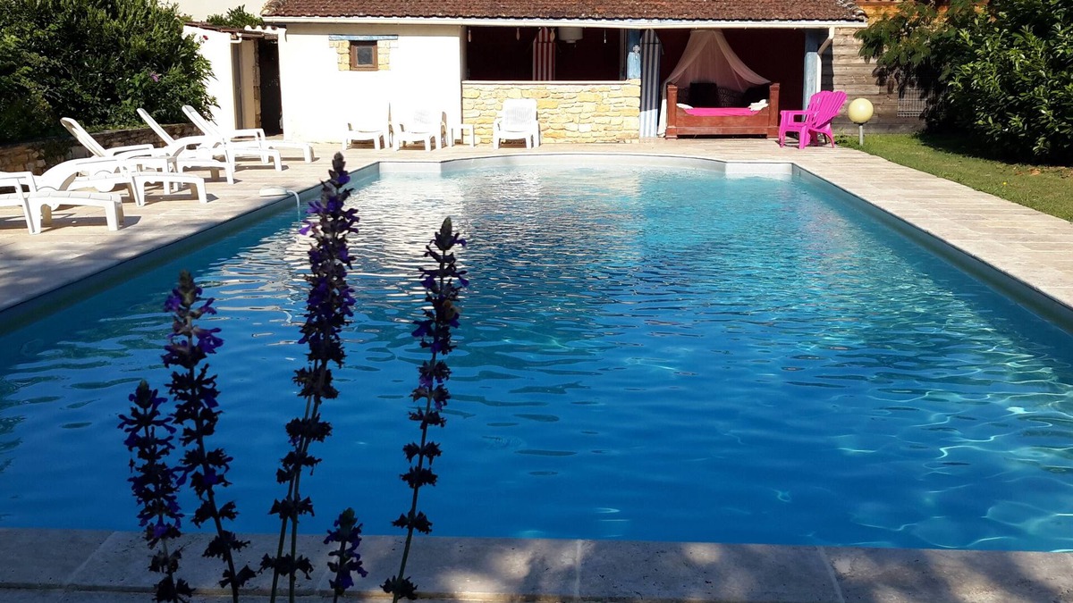 Duravel House | Quercynoise farm w/pool, peaceful setting, in the vineyards of wine from Cahors