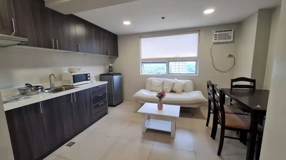 Valencia Apartment | Quezon City 2BR Condo Unit for 4Pax w/Pool Accessn