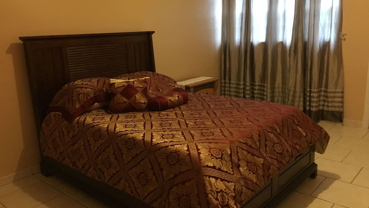 Lucaya Apartment | Quiant, quiet apartment near to the beach, and shopping with FREE bicycles