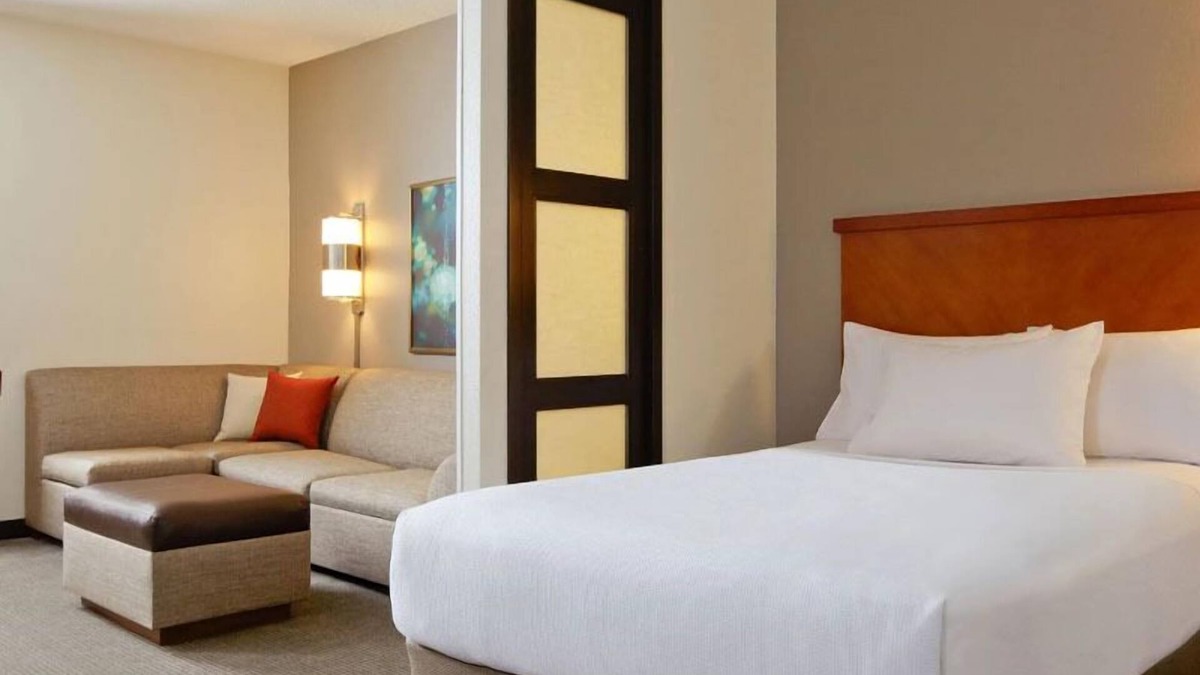 Austin Hotel | Quick Drive to The Vortex! Pet-Friendly Property w/Outdoor Pool, Free Parking!