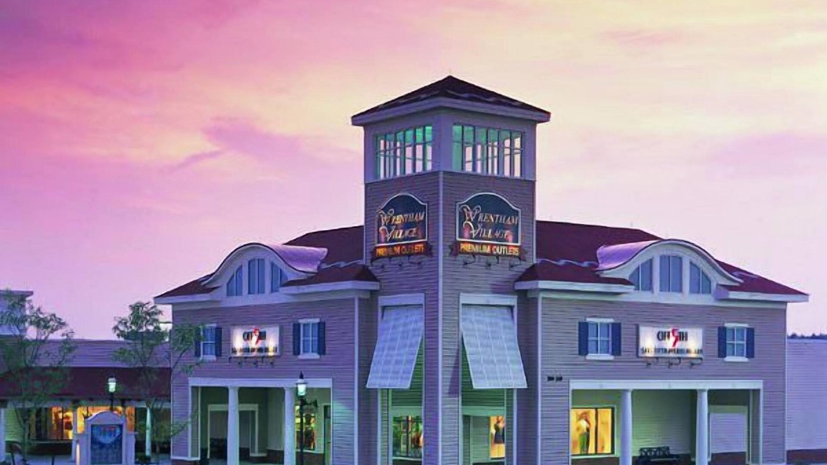 Foxboro House | Quick Escape! 3 Convenient Units with FREE Parking, Close to Xtreme Craze!