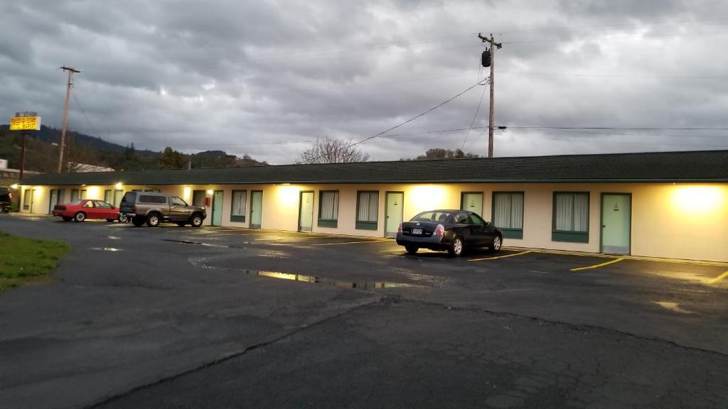 Myrtle Creek Hotel | Quick Stop Motel