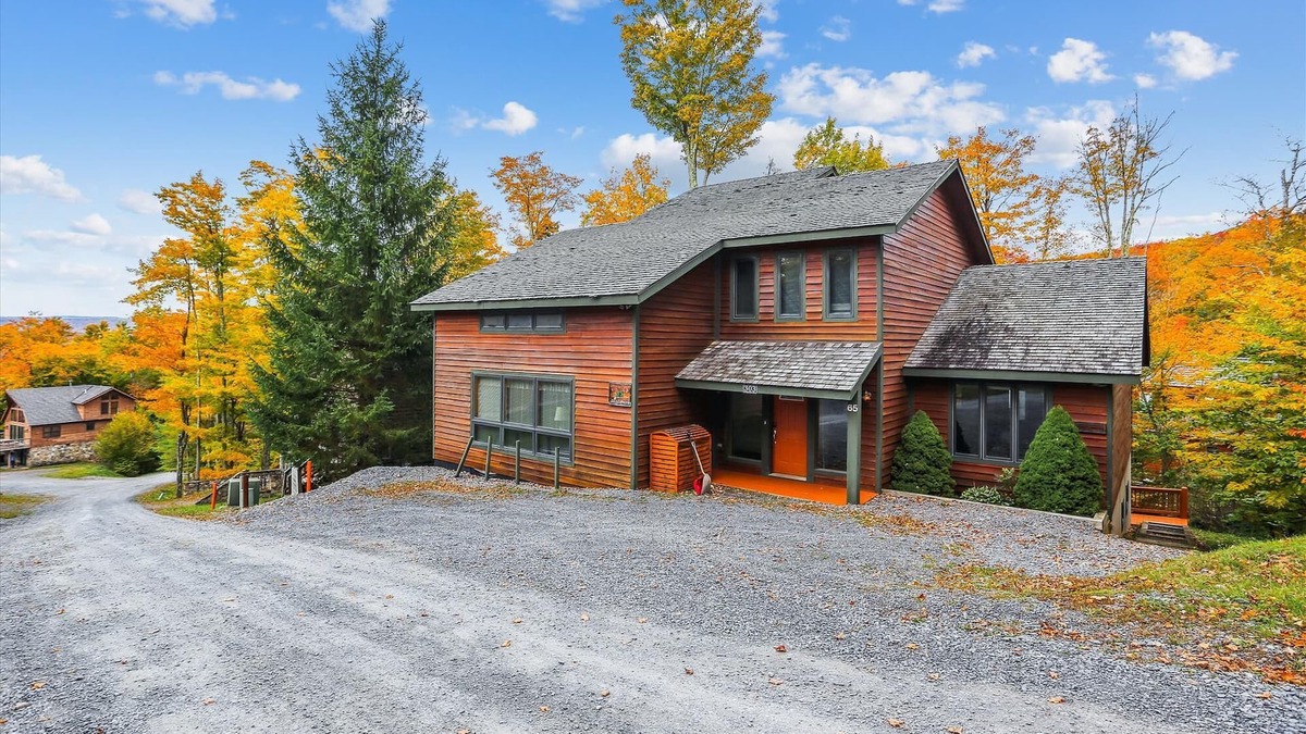 Northface House | Quick walk to Salamander! Year-round comfort. Welcome to Family Traditions