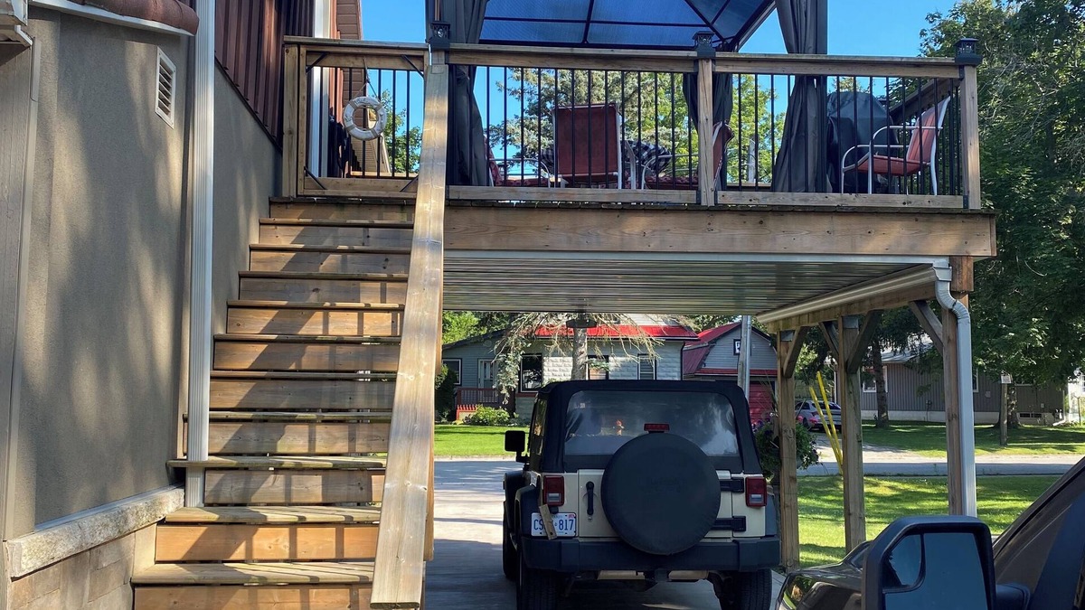 Port Burwell Apartment | Quick walk to the beach, or launch a Kayak or Canoe right out back.