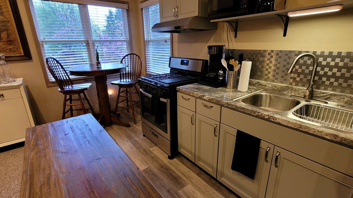 Milan House | Quiet 1/1 in Historic Village of Milan, OH just minutes away from Cedar Point