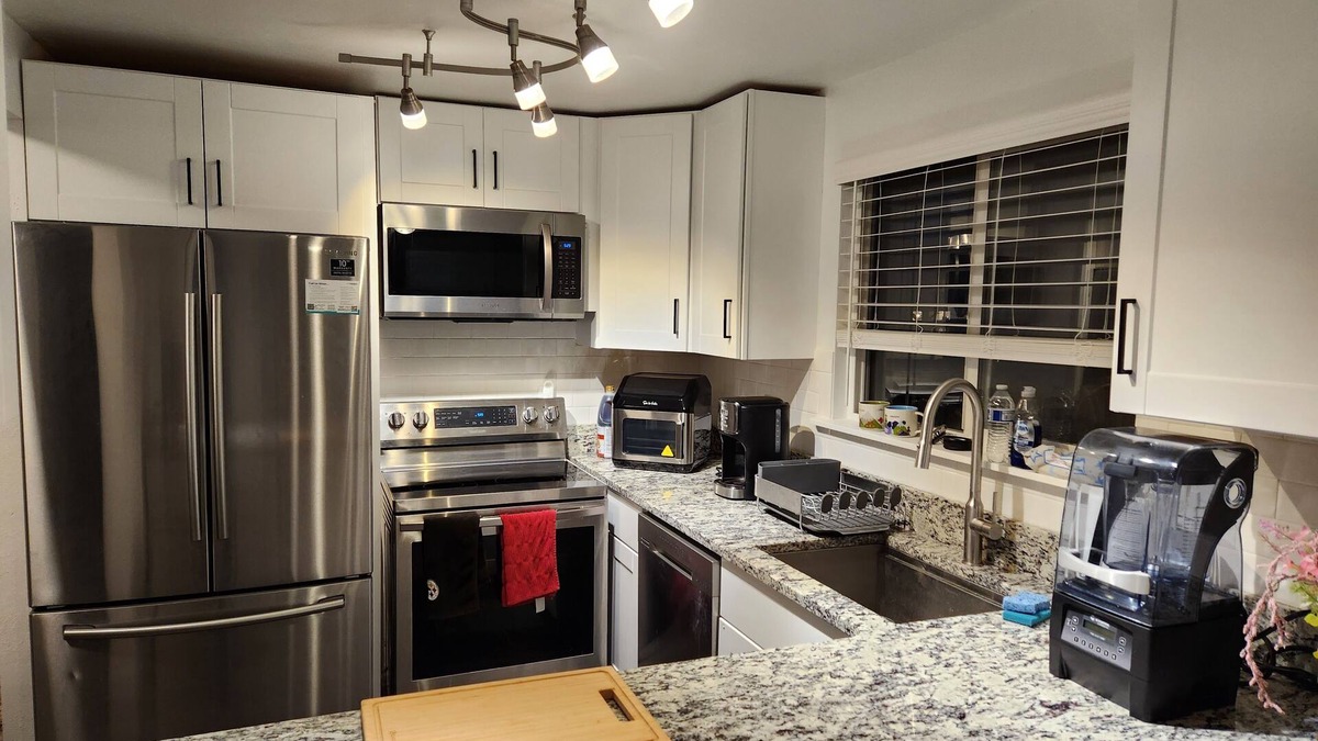 University Place House | Quiet 1 bedroom 1 bathroom in University Place