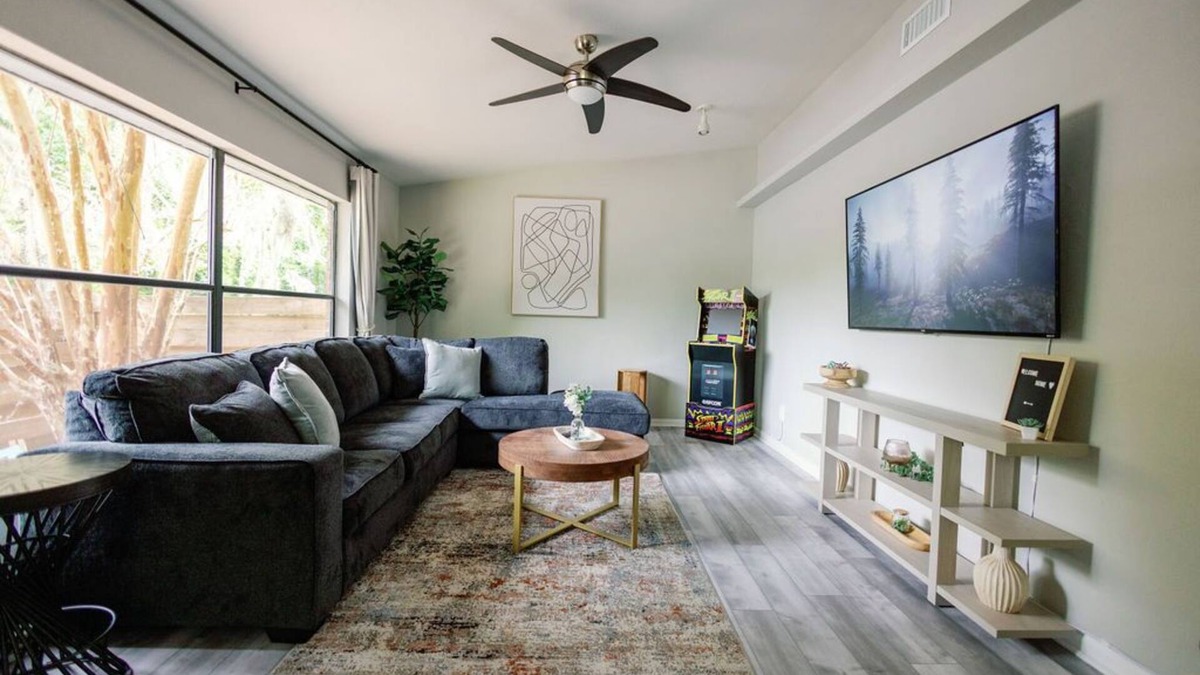 Gainesville House | Quiet 1-Story Townhome off I-75 by UF, Shands, VA, Celebration Pointe &Shopping!