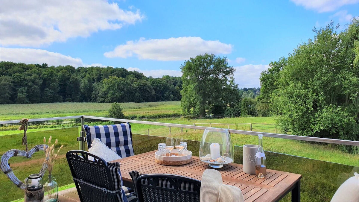 Hamberge Apartment | Quiet! 100 m², on the river near Lübeck. Modern, new and family-friendly!