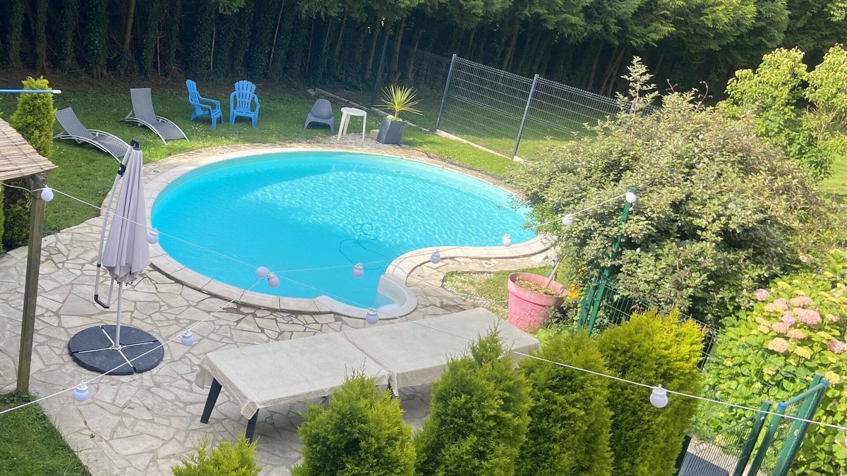 Anceaumeville Cottage | Quiet 14p gite ideal for families with heated swimming pool