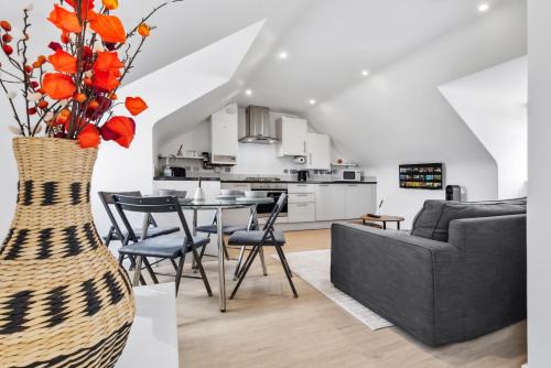 Friern Barnet Apartment | Quiet 2-Bed Flat, Sleeps 5, Free Parking Included