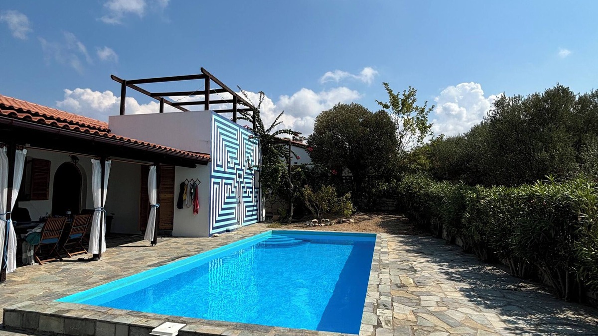 Roumeli Villa | Quiet 2 bedroom air-conditioned villa with private pool, patio and roof terrace
