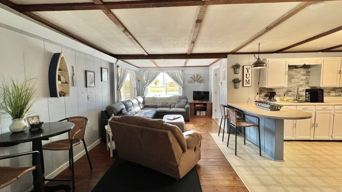 Neal Cabin | Quiet 2-bedroom cabin on Toronto Lake