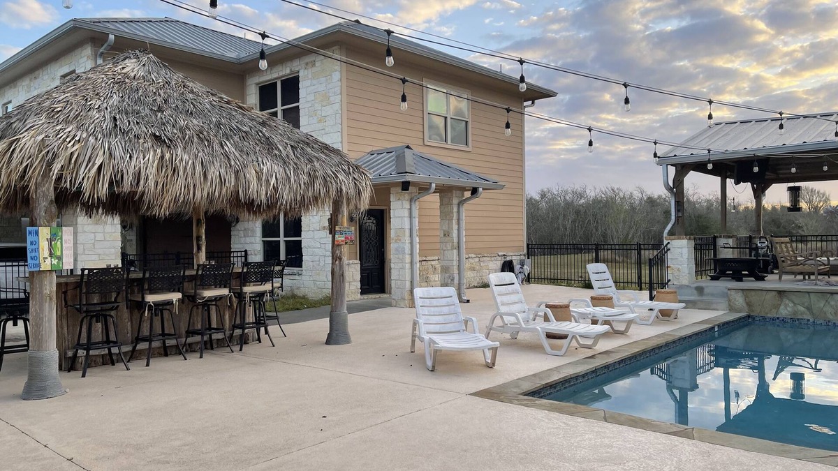 Beach City House | Quiet 2 Bedroom Guest Suite with backyard oasis.