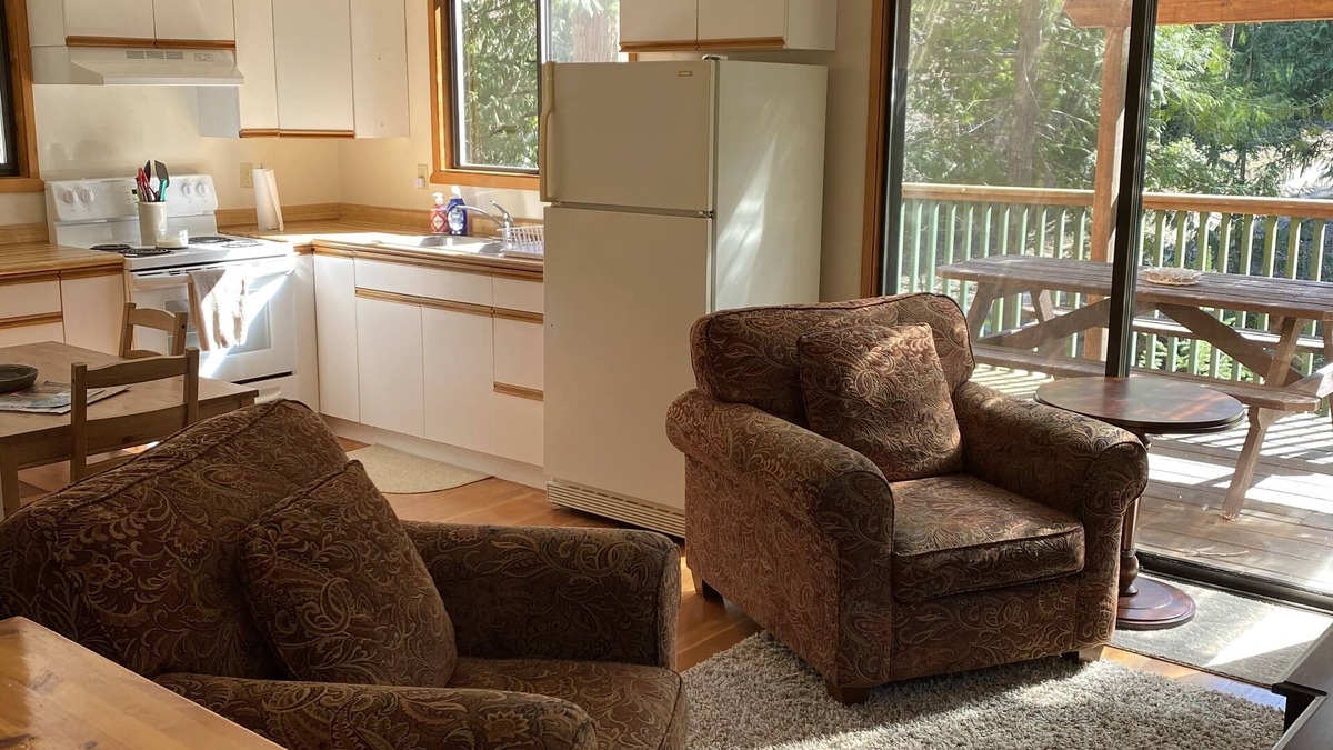 Lund Cottage | Quiet 2 Bedroom Suite (LUND)