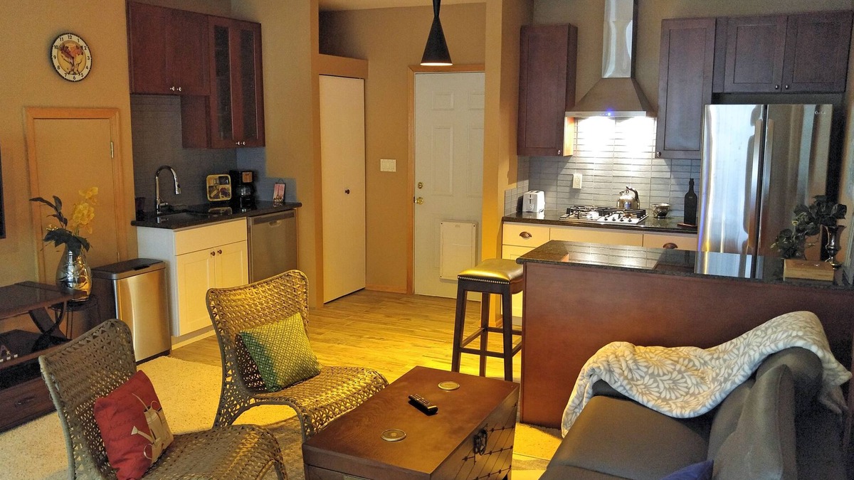 Inglewood House | Quiet 2 Bedroom Suite in a Partial Lake View House with Fully Fenced Backyard