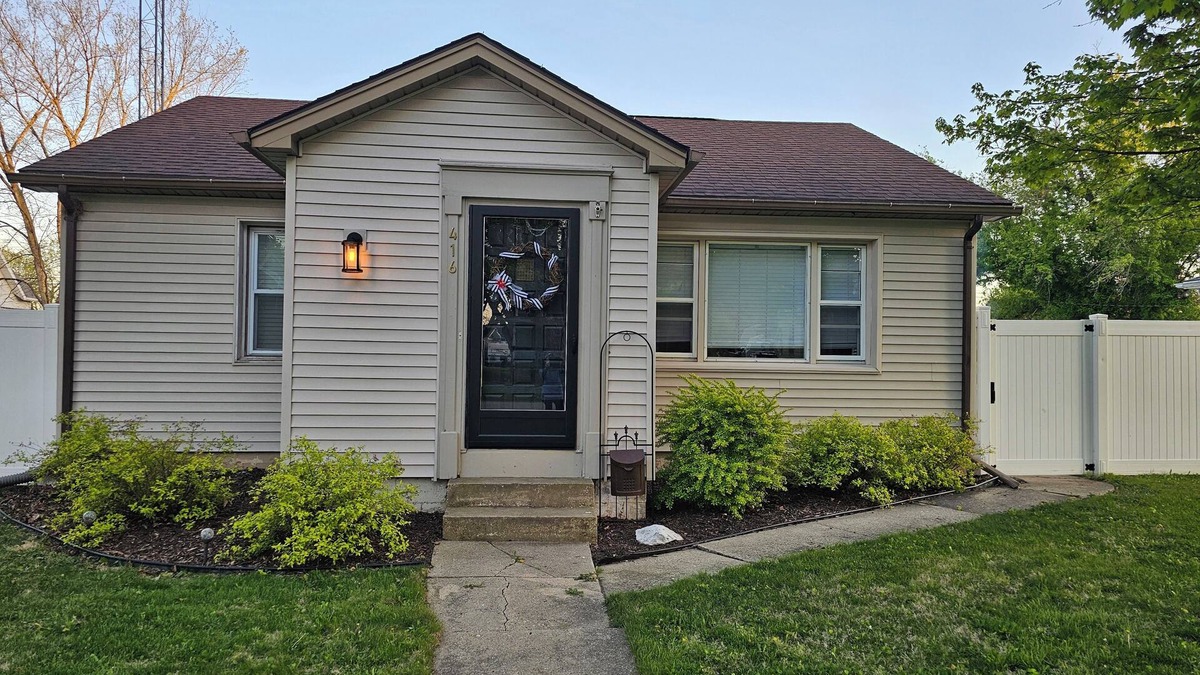 Lake Geneva Cottage | Quiet 2bd 1ba ranch with off street parkingWalking distance to downtown/beach.